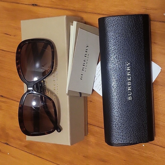 Burberry Sunglasses BE 3173 - Picture 2 of 12